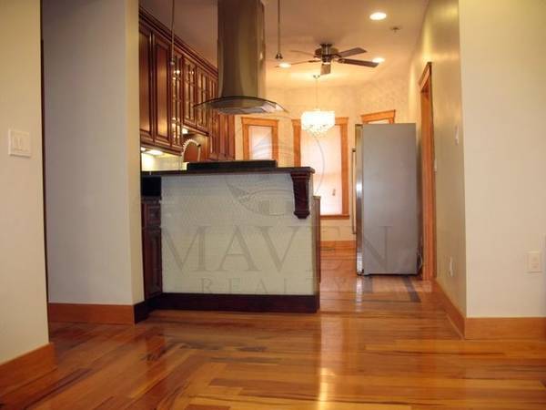 $3,400 / 2br - Beautiful, Renovated Apt in Somerville in Porter Sq w/ in unit laundry (Somerville, Porter Square, Cambridge)63996547206915122