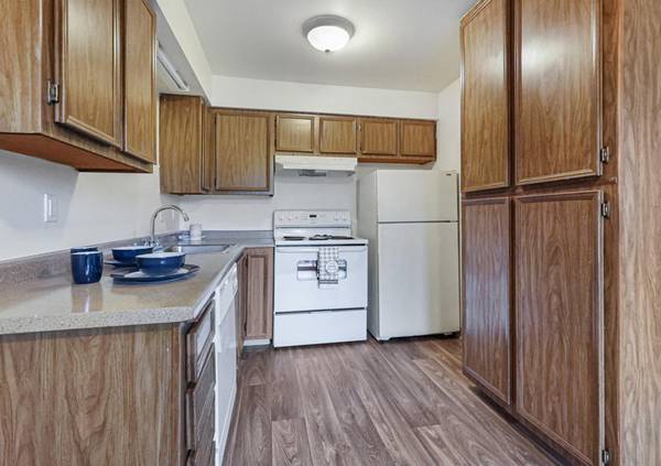 $1,425 / 2br - Washer/Dryer Hook-Ups & Low Cost of Living! - SE Portland 2 Bed (SE Portland)63956504483459122