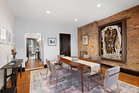 Upper Duplex of Classic TH- 4BR AND FULLY FURNISHED TOO

$16,400

                        Brookyn Heights