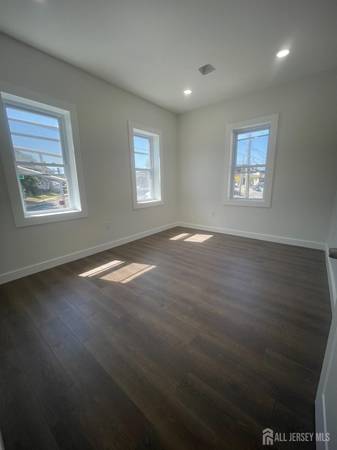$2,650 / 3br - Updated 3 bedroom, 1 bath- 2 units available (South Amboy)63676291491203121