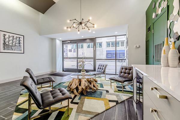 $2,015 / 2br - 975ft2 - In-Unit Laundry, Postal Services, Tile Backsplash (Downtown)63664526323841120