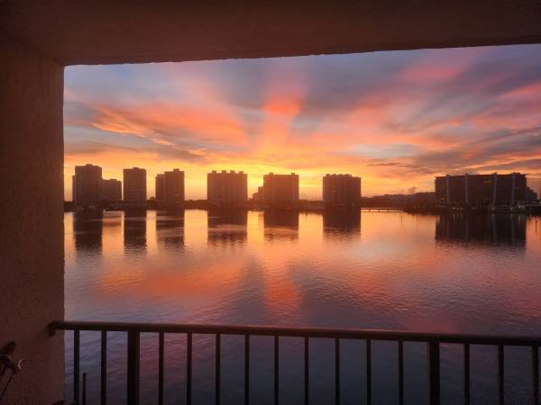 TOP-FLOOR 2BR / 2BA WATERFRONT APARTMENT — NORTH BAY ROAD 1