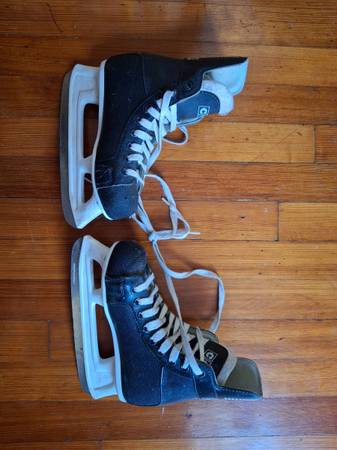 Woman's ice skates, size 8 1