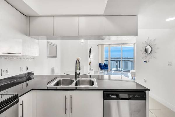 $4,300 / 2br - 1150ft2 - OPERA TOWER DOWNTOWN EDGEWATER TWO BED (OPERA TOWER DOWNTOWN/MIDTOWN)63906440359427122