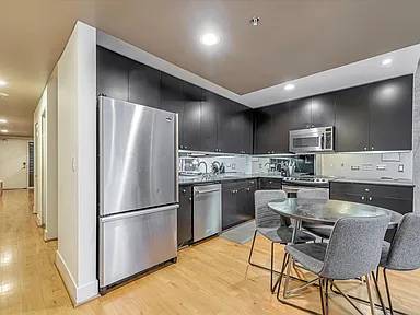 $2,450 / 2br - 1498ft2 - Spacious 2-Bed, 2-Bath Loft Near Jack London Waterfront (Oakland, CA)63657880341763121