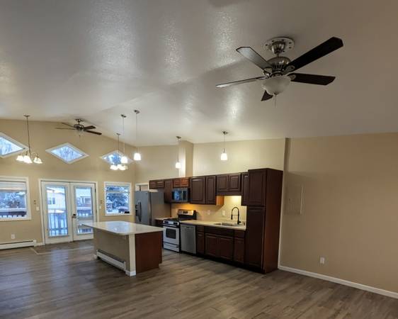 $2600.00 / 4br - 1550ft2 - 4 Bedroom 2 Bath unit in Triplex64004784520321123