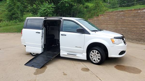 2019 DODGE RAMPA PARA SILLA DE RUEDAS MOVILIDAD CAMIONETA PARA DISCAPACITADOS - $27,500 (GIBSONIA)63654694586753124