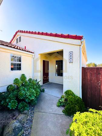 Spacious 3bd 2ba home/ Open layout/ Quick access to 101 1
