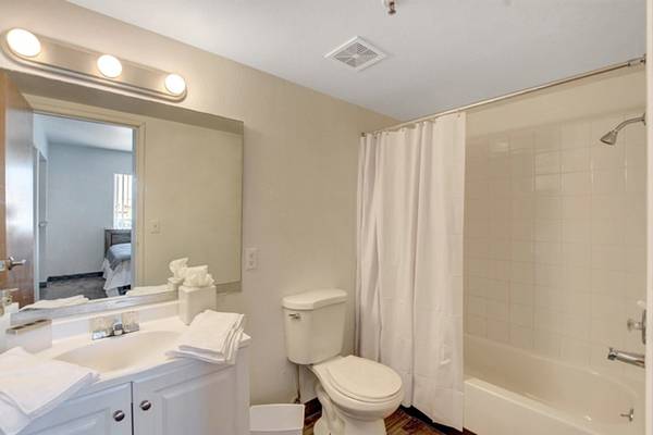 Laundry facilities, No long term lease required 1