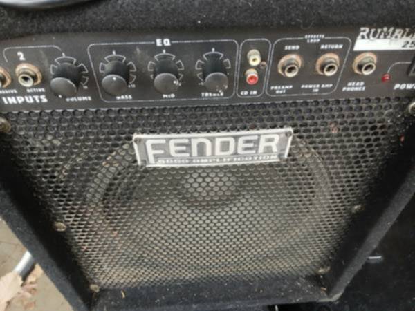 Fender Rumble 25 Bass Amp 1