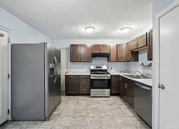 $1,100 / 3br - 962ft2 - Charming Brick Three Bedroom House In Colerain Township (Cincinnati)63974612894210121