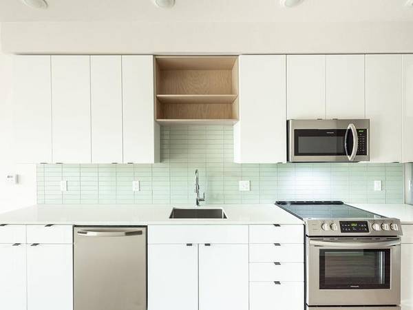 $1,499 / 1br - 578ft2 - Estación de Lavado para Mascotas, Centro de Fitness, Almacenamiento de Bicicletas, Techos de 10 pies (Portland)63820882535937120