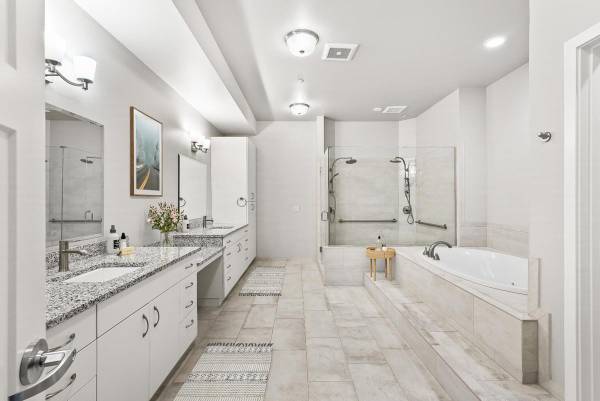 $1,567 / 1br - 630ft2 - Encimeras de granito, almacenamiento para bicicletas, spa para perros, centro de fitness (Vancouver)63672564825601124