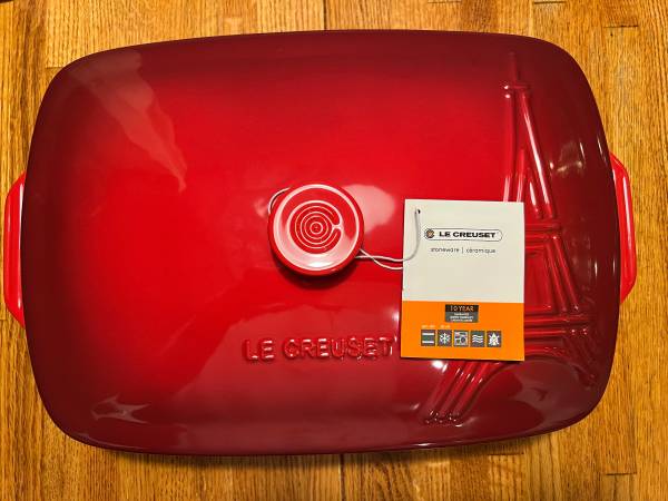 Le Creuset Casserole Dish Eiffel Tower Collection-New - $100 (Bothell)63471359104513123