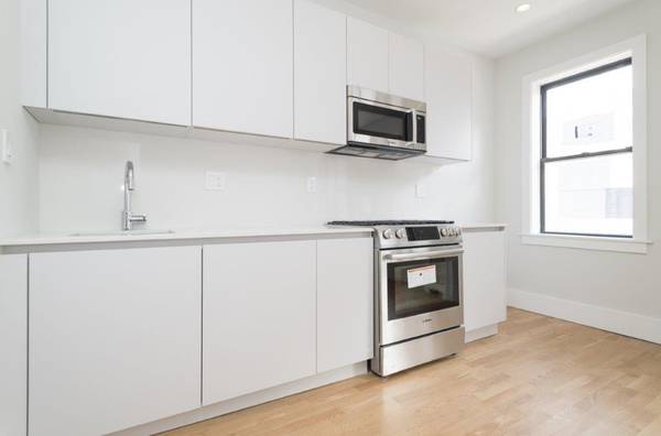$2,900 / 2br - Brighton 2 Bed/1 Bath Apartment | Elko St (Brighton)64213545373955121