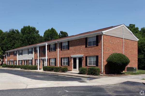$1,175 / 2br - 🏙️ WELCOME TO THE TOWNE 🏙️ (Greensboro, NC)64027442721538121