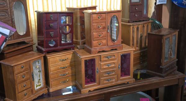 Huge Selection Jewelry Boxes Awesome Possum Flea Market Sat Feb 21st  Hamburg Ia 1