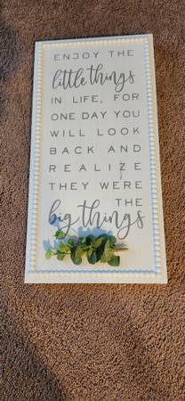 "LITTLE THINGS" WHITEWASH PLAQUE 1