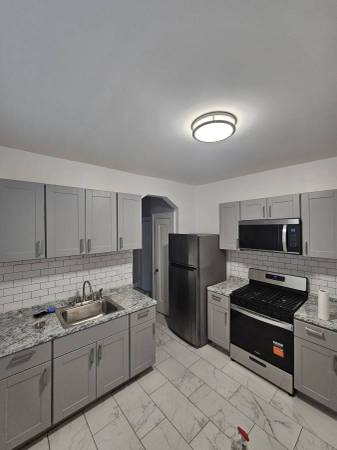 Renovated 2 Bed / 1 Bath Apartment - Newark NJ 1
