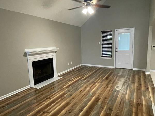 $1,050 / 3br - 1310ft2 - 3 habitaciones y 2 baños (Lafayette)63857515294209123