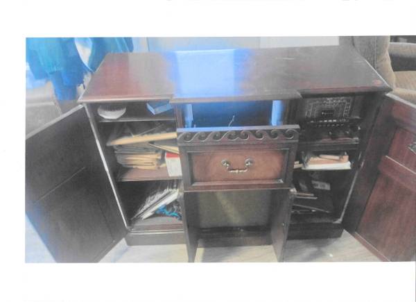 1948 Winsor Magnavox Radio/Recoder Player 1