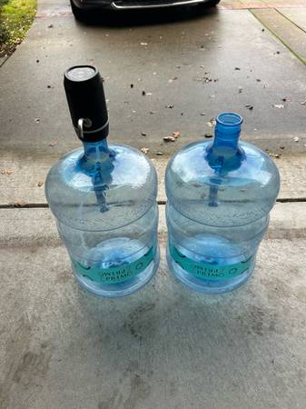 Primo 5 gallon water jugs with pump 1