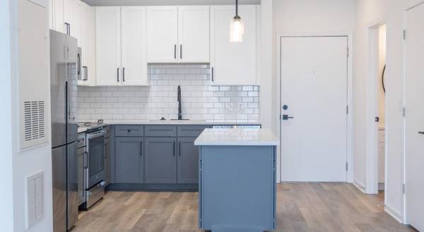 $1,985 / 560ft2 - A Must See, Polished concrete & wood-style flooring64015946357506123