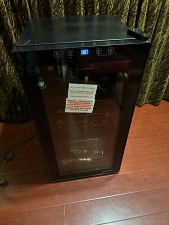 Vinotemp wine cooler 1