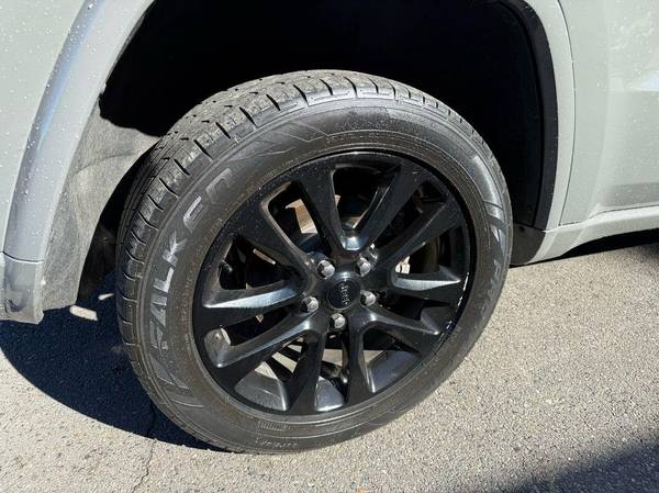 2019 Jeep Grand Cherokee Laredo - $21,999 (+ Sports Cars International - Lynnwood)63617332666115123