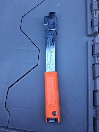 ARROW HT-30 SLAP HAMMER/TACKER 1