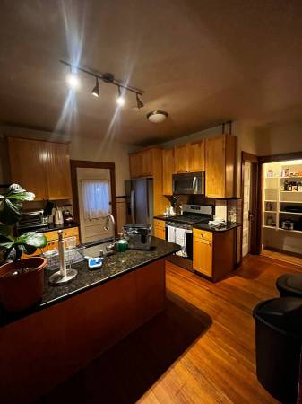 $800 / 4br - Room for rent in Davis sq (Somerville)63856337447809121