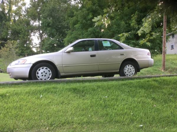 1998 Toyota Camry LE 1