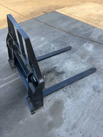 SKID STEER PALLET FORKS 48” 4000 LB RATED Universal fitment BOBCAT 1