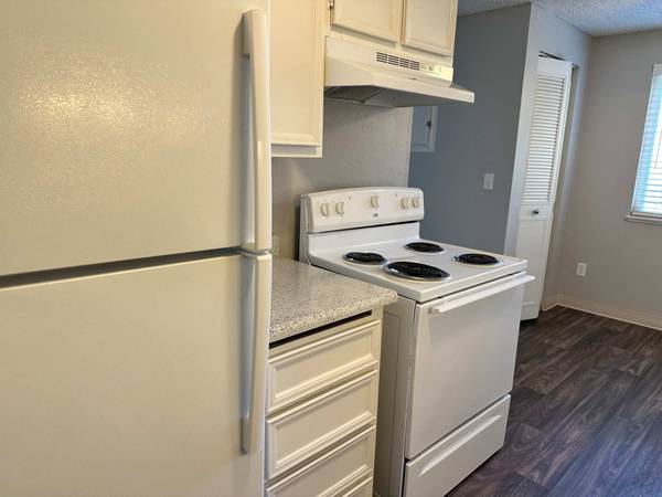 $1,365 / 1br - 750ft2 - Two Weeks Free Call Today To Secure (Milwaukie)63914737431683124