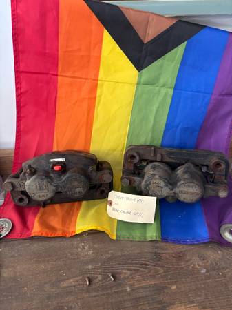 2013 Chevrolet Tahoe Break Caliper Pair 1