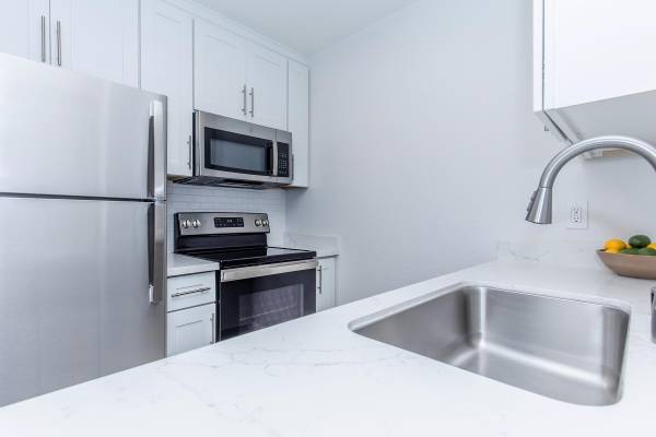 $2,715 / 2br - 800ft2 - Wood Burning Fireplace, 2/bd, Located in San Jose (san jose west)63682779319683122