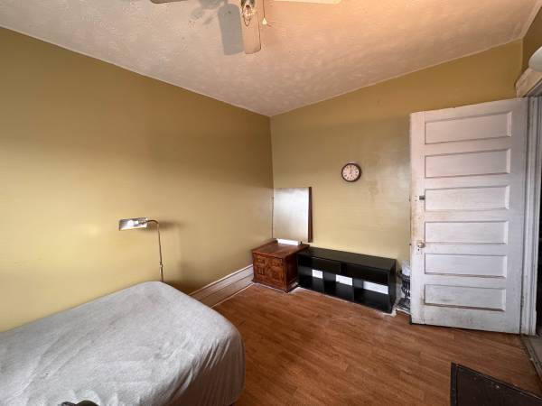 $500 / 1br - one bedroom available,Looking for roommate, 3 minutes walking to CWRU (1532 E 118th St, Cleveland, OH)63939131219586122