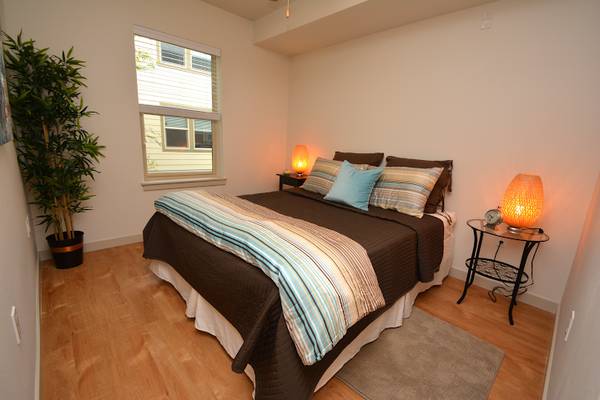 $1,295 / 1 dormitorio - ¿Buscas espacio al aire libre? ¡Ven a recorrer este departamento de 1 dormitorio en Eastside 101! (SE Portland, Cesar Chavez, Laurelhurst)63914854527107124