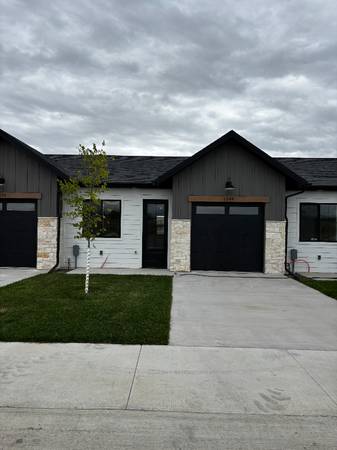 $1750.00 / 2br - 954ft2 - Charming 2 Bed/2 Bath Townhouse in Sheridan - Available 10/01 - $175063829654844931120