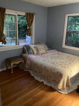 $1,100 / 1br - Cozy Corner Bedroom in Rincon Valley House Utilities Included) (santa rosa)64011484600323122