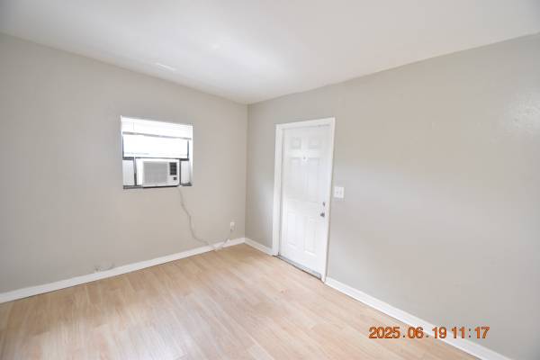 $1,295 / 2br - 576ft2 - 1909 13th Ave S. #A ~ St Pete Duplex!! ~ (St Petersburg)63976136205442122