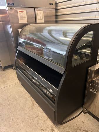 Structural Concepts Refrigerated and top Dry Bakery Display Case starbucks 1