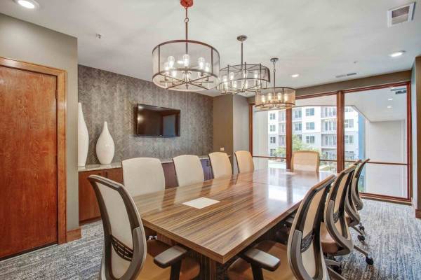 $1,745 / 1br - 624ft2 - Edificio de lujo increíble. ¡Características y comodidades deslumbrantes! (Nashville - First Tennessee Park)63673267619971122