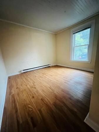 $1,200 / 2br - /-Pet friendly/-large 2 bedroom apartment (Burlington)63992935661826120