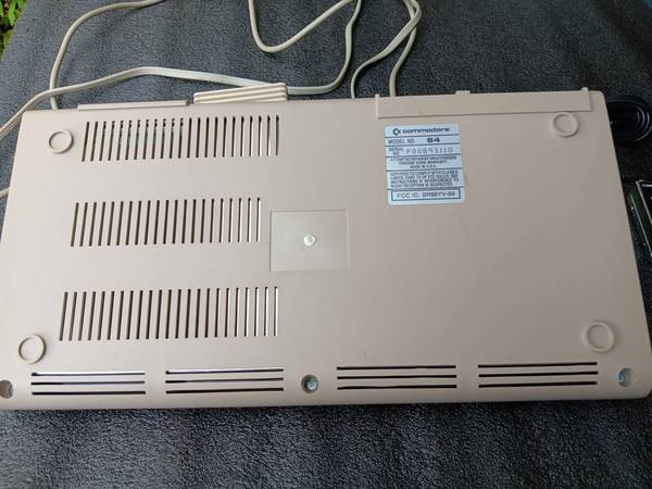 Computadora COMMODORE 64 - $200 (Dothan)63440392445569123