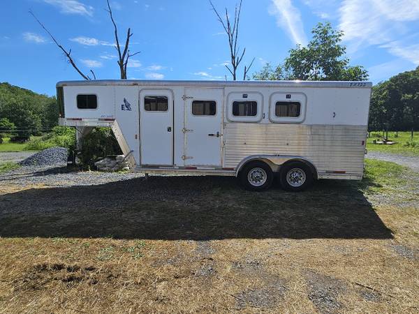 2003 EXISS Horse Trailer 1