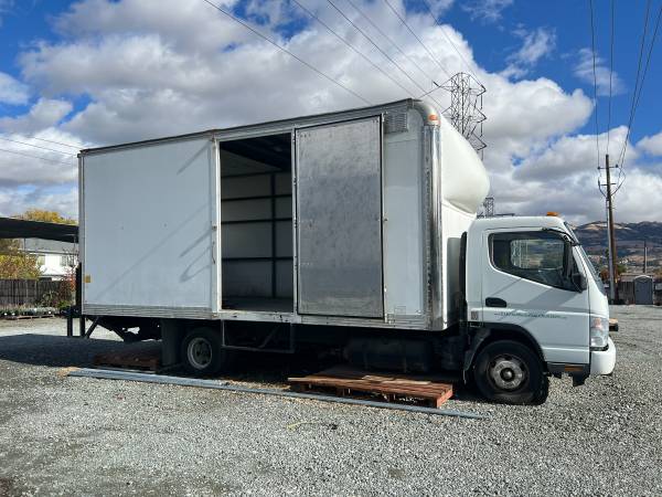 2008 Mitsubishi Fuso FE 85D