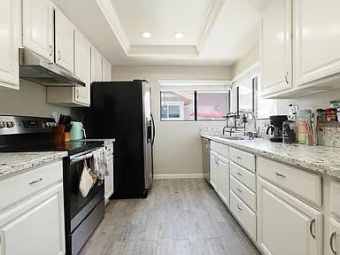 $1,450 / 2br - 995ft2 - Upgraded 2BD/2BA End Unit Near Irvine Valley College (Irvine)64030484897795121