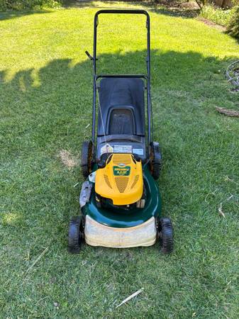 Yard man 6.5 gas powered push lawn mower lawnmower - $100 (concord / pleasant hill / martinez)63471367119233120