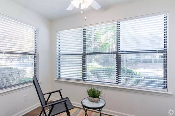 $1,229 / 711ft2 - Beautiful Studio  with gorgeous grounds and landscaping (Stone Mountain)63964126796418122